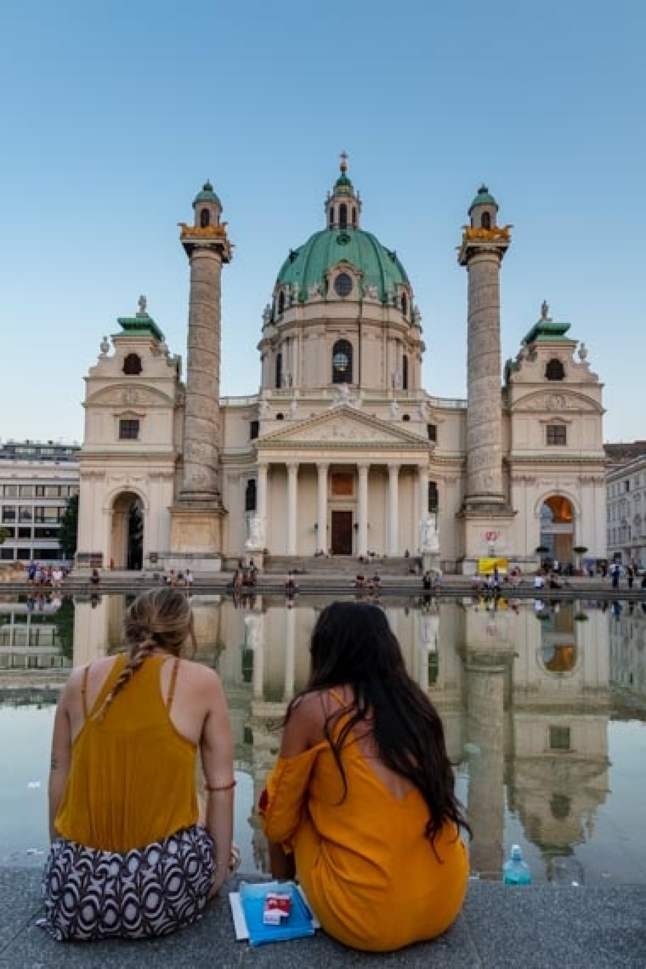 Sonnenuntergang Blaue Stunde in Wien - Karlskirche - Canon Academy Grundlagen